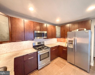 805 Cameron Street - Photo Thumbnail 4