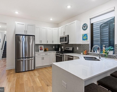 1432 N Franklin Street - Photo Thumbnail 3