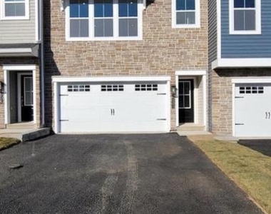 121 Higher Rock Ct - Photo Thumbnail 3