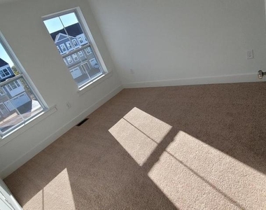 121 Higher Rock Ct - Photo Thumbnail 35