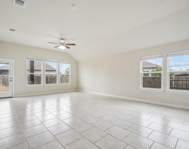 280 Rimrock Ct - Photo Thumbnail 3