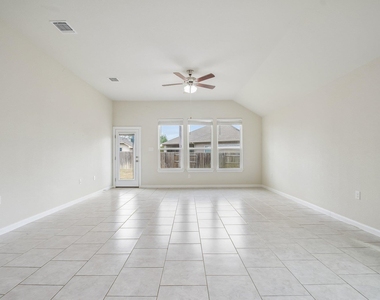 280 Rimrock Ct - Photo Thumbnail 4