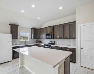 280 Rimrock Ct - Photo Thumbnail 7