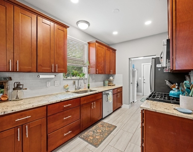 3403 King St - Photo Thumbnail 11