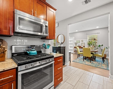 3403 King St - Photo Thumbnail 14
