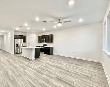 13816 Lubeck Dr - Photo Thumbnail 10