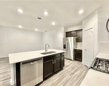 13816 Lubeck Dr - Photo Thumbnail 8
