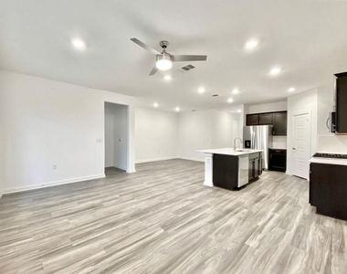 13816 Lubeck Dr - Photo Thumbnail 9