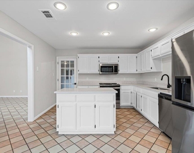 8800 Mariscal Canyon Dr - Photo Thumbnail 10