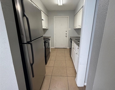 100 Uhland Rd - Photo Thumbnail 10