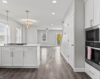 822 Penn Street - Photo Thumbnail 6