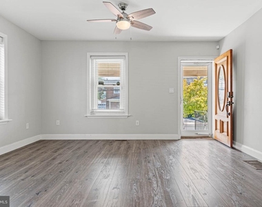 822 Penn Street - Photo Thumbnail 2