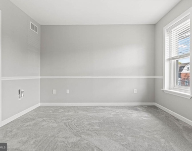 822 Penn Street - Photo Thumbnail 13