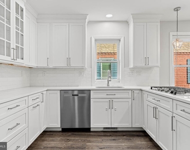 822 Penn Street - Photo Thumbnail 8