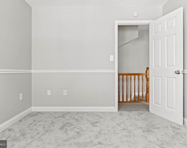 822 Penn Street - Photo Thumbnail 18