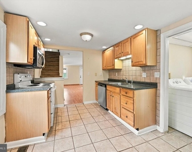 225 Brook Street - Photo Thumbnail 6