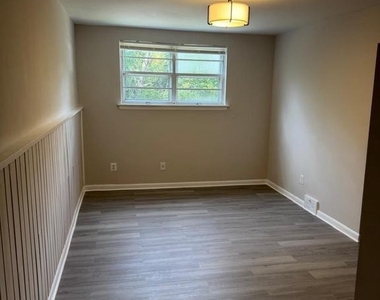 1404 Powell Road - Photo Thumbnail 3