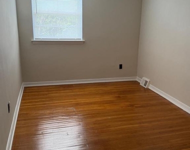 1404 Powell Road - Photo Thumbnail 12