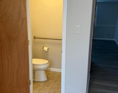 1404 Powell Road - Photo Thumbnail 9