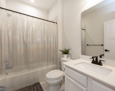 611 Holywell Drive - Photo Thumbnail 25