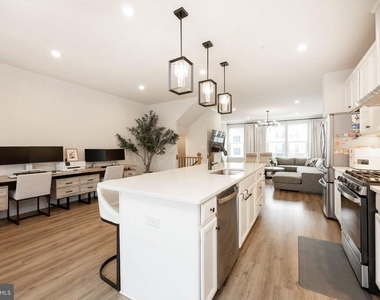 611 Holywell Drive - Photo Thumbnail 11