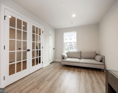611 Holywell Drive - Photo Thumbnail 4