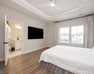 611 Holywell Drive - Photo Thumbnail 18
