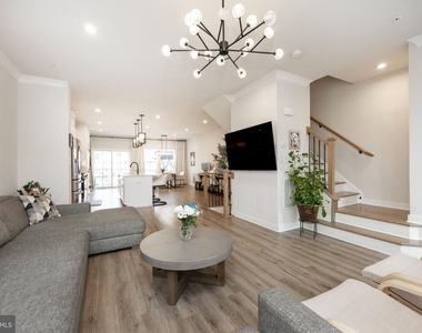 611 Holywell Drive - Photo Thumbnail 13