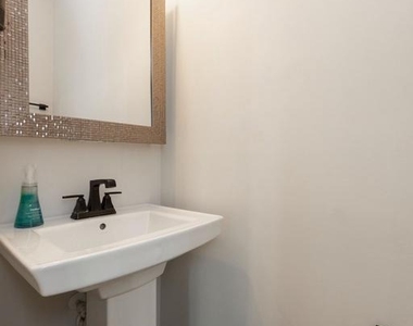 611 Holywell Drive - Photo Thumbnail 14