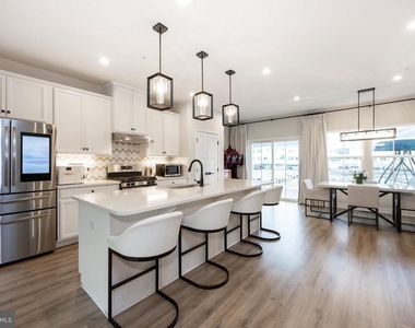 611 Holywell Drive - Photo Thumbnail 9