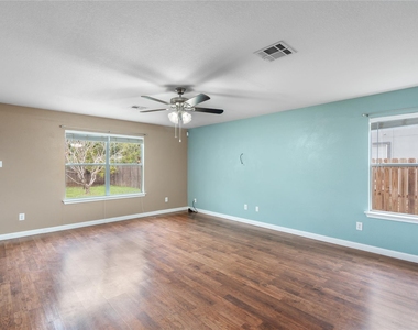2609 Jason Dr - Photo Thumbnail 3