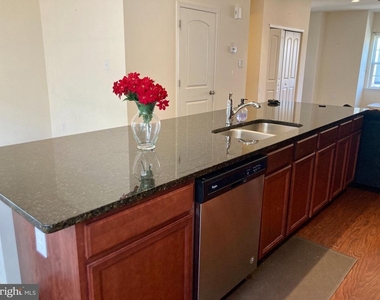 106 Mercer Court - Photo Thumbnail 6