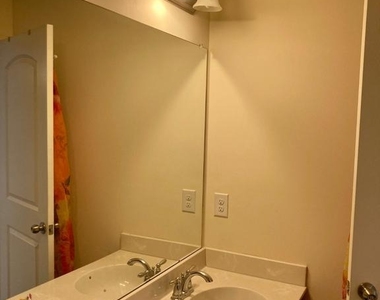 106 Mercer Court - Photo Thumbnail 8