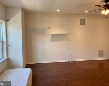 106 Mercer Court - Photo Thumbnail 4