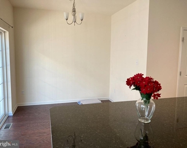 106 Mercer Court - Photo Thumbnail 2