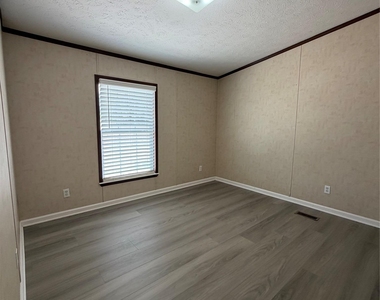 161 Phelan Rd - Photo Thumbnail 12