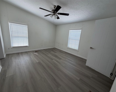 161 Phelan Rd - Photo Thumbnail 6