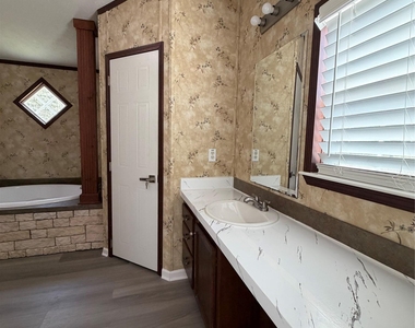 161 Phelan Rd - Photo Thumbnail 4
