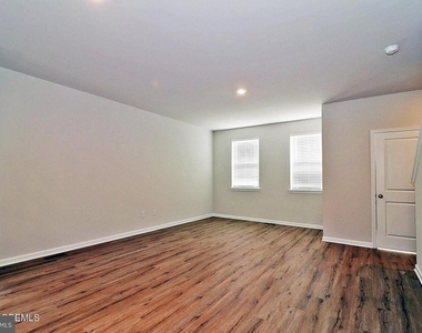 27 Forest Park Drive - Photo Thumbnail 6