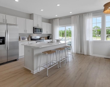 27 Forest Park Drive - Photo Thumbnail 4