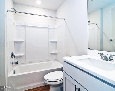 27 Forest Park Drive - Photo Thumbnail 12