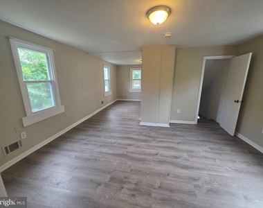 119 W Washington Street - Photo Thumbnail 5