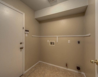 3514 Ruby Red Dr - Photo Thumbnail 9