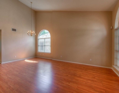 3514 Ruby Red Dr - Photo Thumbnail 2