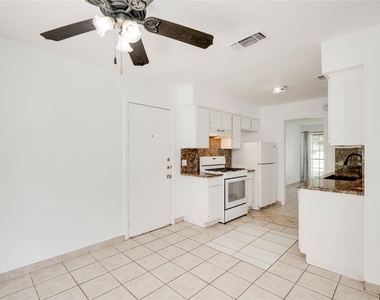 9502 North Creek Dr - Photo Thumbnail 5