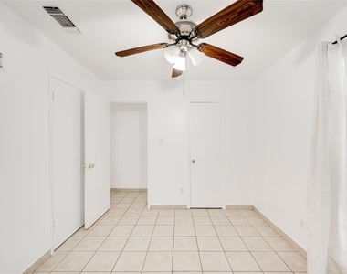 9502 North Creek Dr - Photo Thumbnail 10