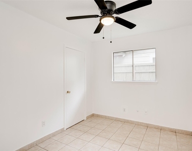 9502 North Creek Dr - Photo Thumbnail 11