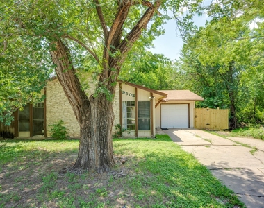9502 North Creek Dr - Photo Thumbnail 2
