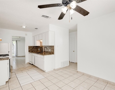 9502 North Creek Dr - Photo Thumbnail 4