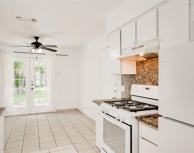 9502 North Creek Dr - Photo Thumbnail 8